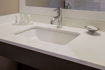 هتل Courtyard By Marriott New York Jfk Airport