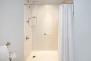 هتل Courtyard By Marriott New York Jfk Airport