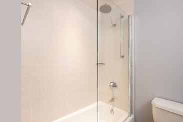 هتل Courtyard By Marriott New York Jfk Airport