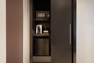 هتل Courtyard By Marriott New York Jfk Airport