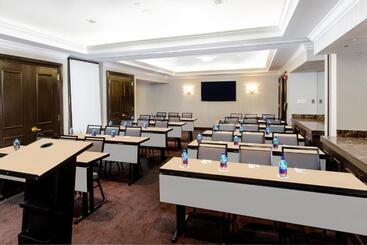 هتل Courtyard By Marriott New York Jfk Airport