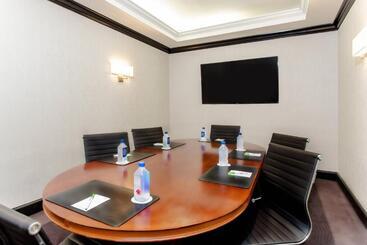 هتل Courtyard By Marriott New York Jfk Airport