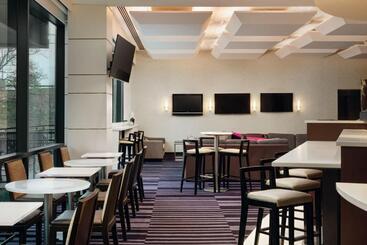 هتل Courtyard By Marriott New York Jfk Airport