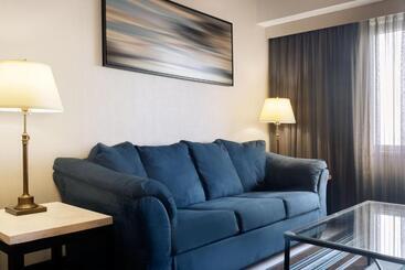 هتل Courtyard By Marriott New York Jfk Airport