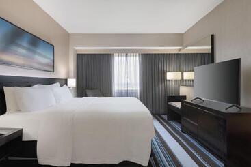 هتل Courtyard By Marriott New York Jfk Airport