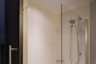 هتل Courtyard By Marriott New York Jfk Airport