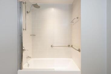 هتل Courtyard By Marriott New York Jfk Airport