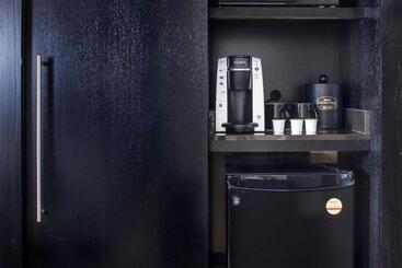 هتل Courtyard By Marriott New York Jfk Airport