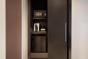 هتل Courtyard By Marriott New York Jfk Airport