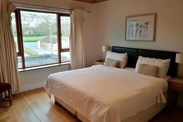 هتل Crawford House Scholarlee Living Apartments