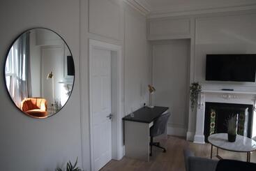 هتل Crawford House  Scholarlee Living Apartments