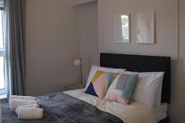 هتل Crawford House  Scholarlee Living Apartments