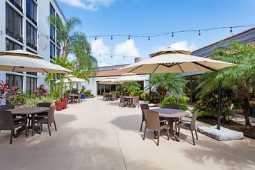هتل Doubletree By Hilton Fort Myers At Bell Tower Shops