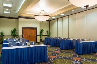هتل Doubletree By Hilton Fort Myers At Bell Tower Shops