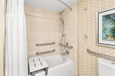 هتل Doubletree By Hilton Fort Myers At Bell Tower Shops