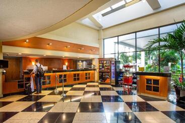 هتل Doubletree By Hilton Fort Myers At Bell Tower Shops