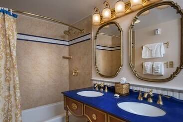 هتل Disney S Port Orleans Resort  Riverside