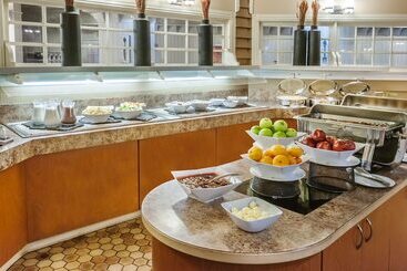 هتل Edmonton Inn And Conference Centre