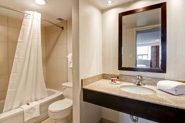 هتل Edmonton Inn And Conference Centre