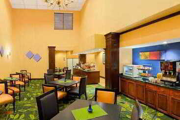 هتل Fairfield Inn & Suites Atlanta Airport North