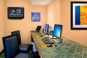 هتل Fairfield Inn & Suites Atlanta Airport North