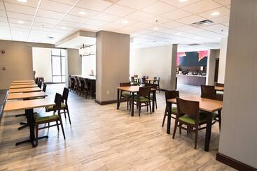 هتل Fairfield Inn & Suites Atlanta Airport North