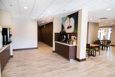 هتل Fairfield Inn & Suites Atlanta Airport North