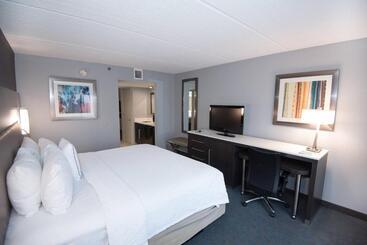 هتل Fairfield Inn & Suites Atlanta Airport North