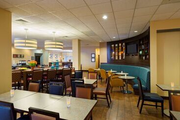 هتل Hampton Inn & Suites Hershey