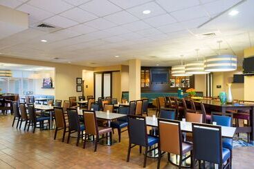 هتل Hampton Inn & Suites Hershey