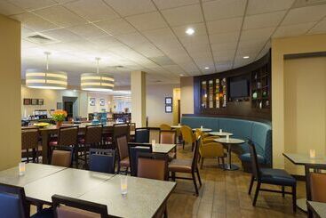 هتل Hampton Inn & Suites Hershey