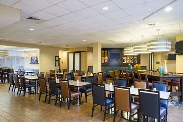 هتل Hampton Inn & Suites Hershey