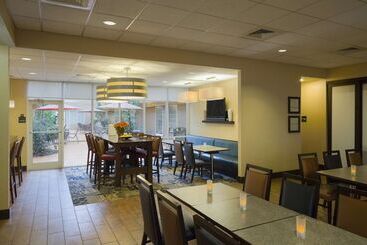 هتل Hampton Inn & Suites Hershey