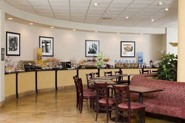 هتل Hampton Inn & Suites Hershey