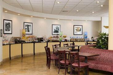 هتل Hampton Inn & Suites Hershey