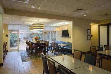 هتل Hampton Inn & Suites Hershey