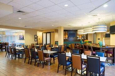 هتل Hampton Inn & Suites Hershey