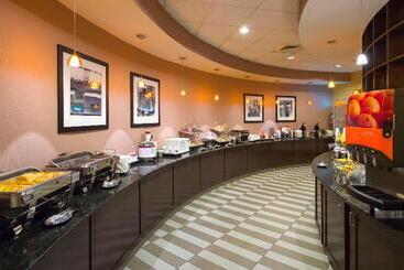 هتل Hampton Inn & Suites Hershey