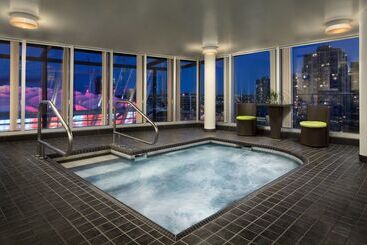 هتل Hampton Inn And Suites By Hilton, Downtown Vancouver