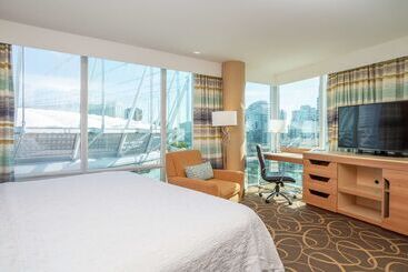 هتل Hampton Inn And Suites By Hilton, Downtown Vancouver