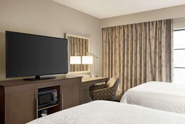 هتل Hampton Inn & Suites New Orleansconvention Center