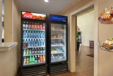 هتل Hampton Inn & Suites New Orleansconvention Center