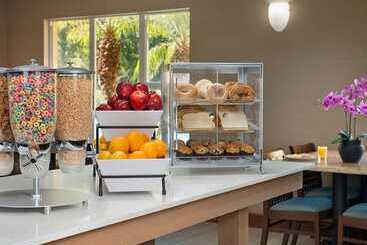هتل Hawthorn Extended Stay By Wyndham Naples