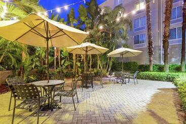 هتل Hilton Garden Inn Ft Myers