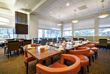 هتل Hilton Garden Inn Ft Myers