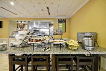 هتل Hilton Garden Inn Ft Myers
