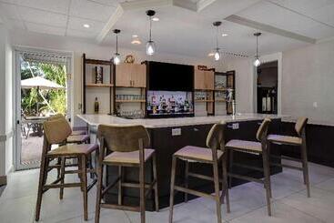 هتل Hilton Garden Inn Ft Myers