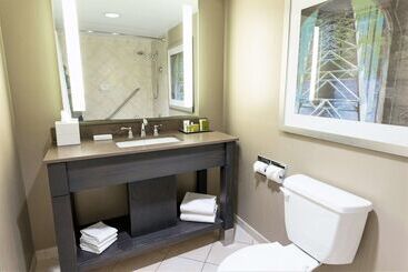 Hilton Niagara Falls/fallsview Hotel & Suites