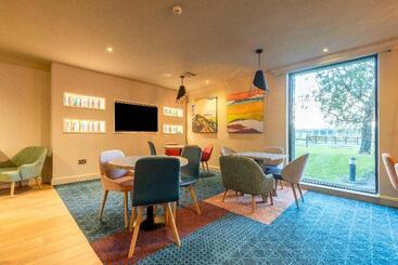 هتل Holiday Inn Express   Glasgow Airport, An Ihg