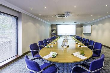 هتل Holiday Inn Express   Glasgow Airport, An Ihg